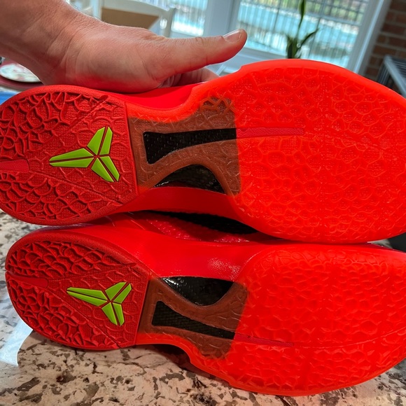 Men’s Nike Zoom Kobe 6 Protro Low 'Reverse Grinch' Size 15 FV4921-600 - Picture 7 of 7